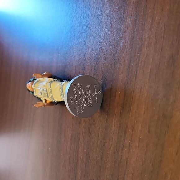 Hallmark Dolls of the World Native American Barbie ornament 1996, in box. - Picture 5 of 5